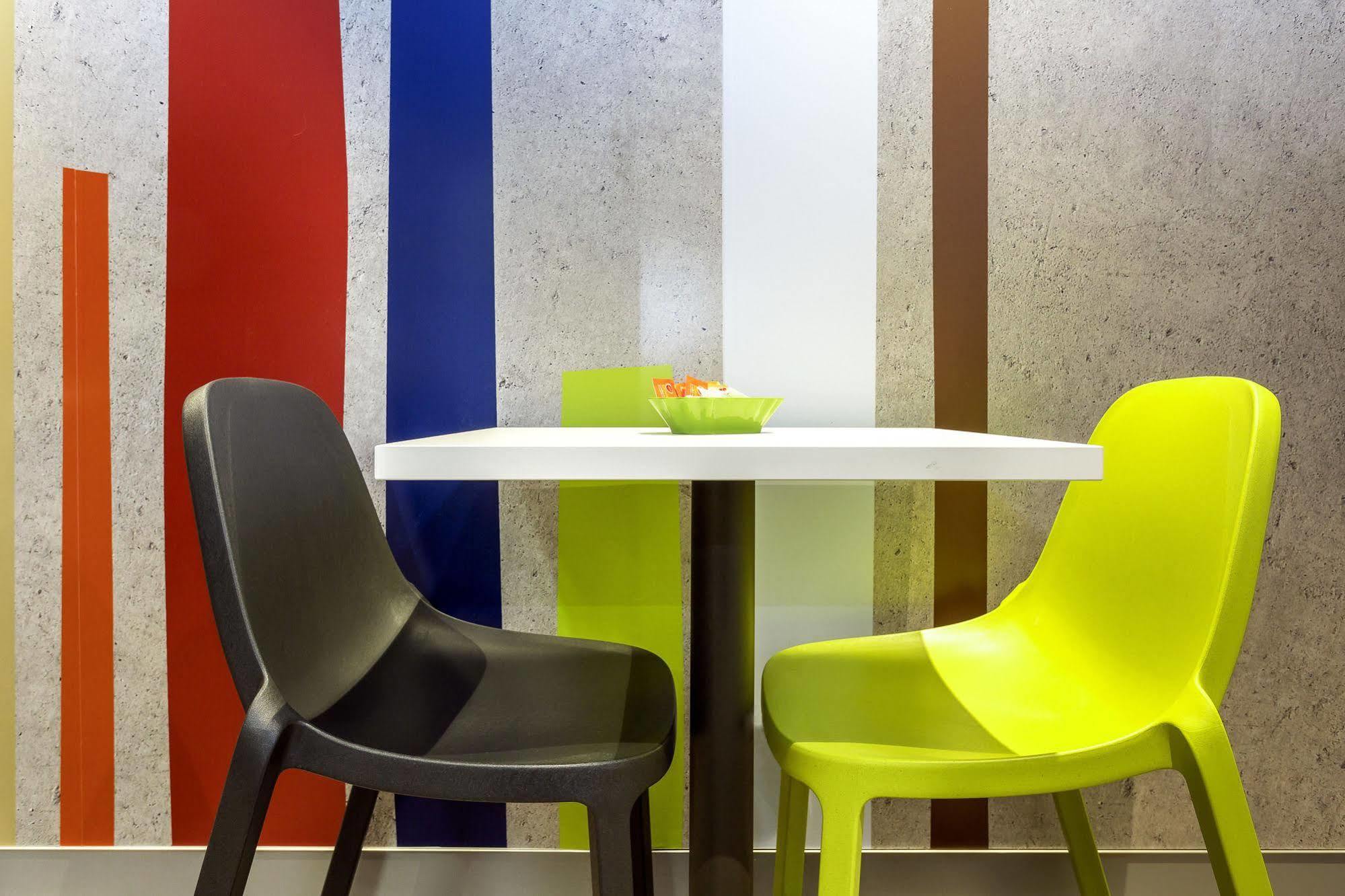 Ibis Budget Paris La Défense Hotel 2*