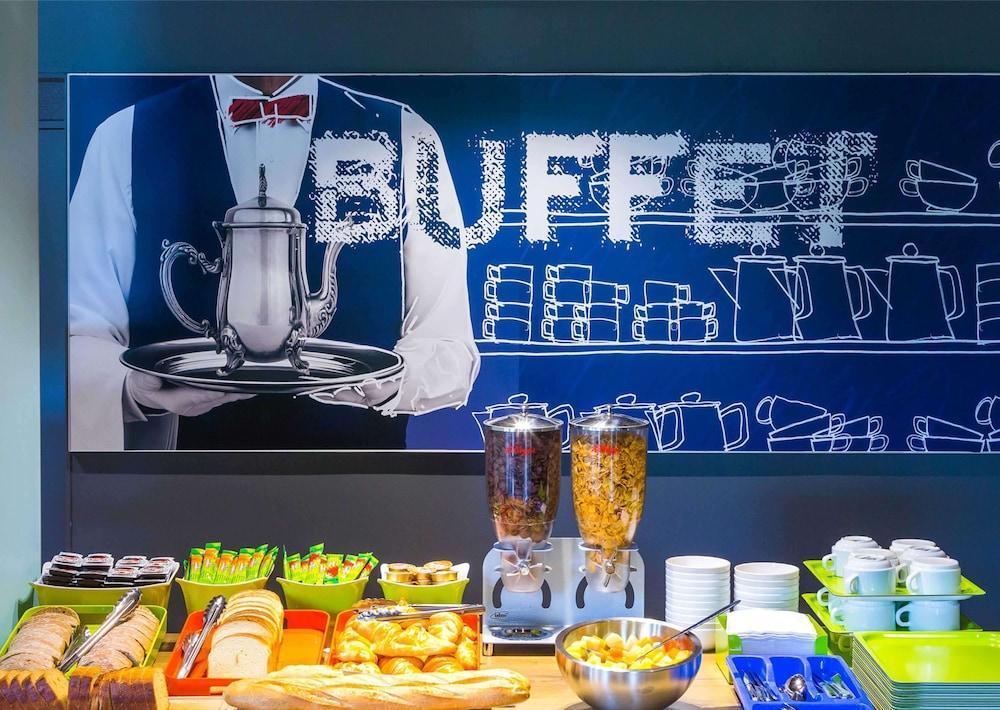 Ibis Budget Paris La Défense Hotel